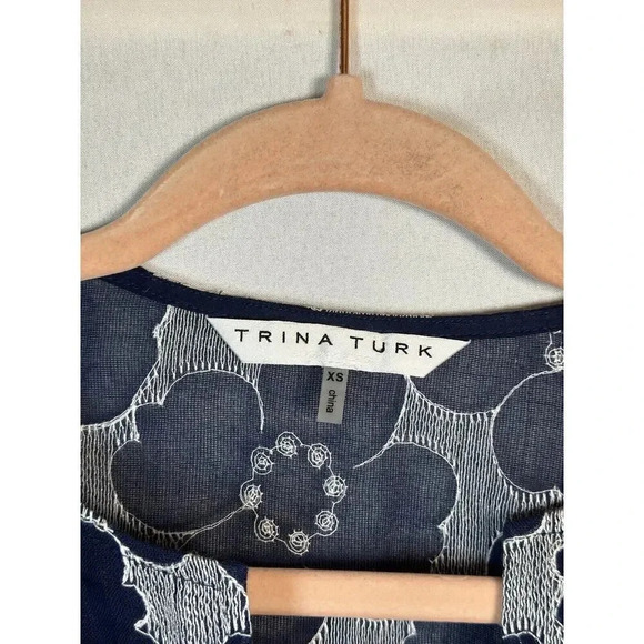 Womens‎ Trina Turk Sheer V Neck Floral Top Size Xs - Picture 2 of 4